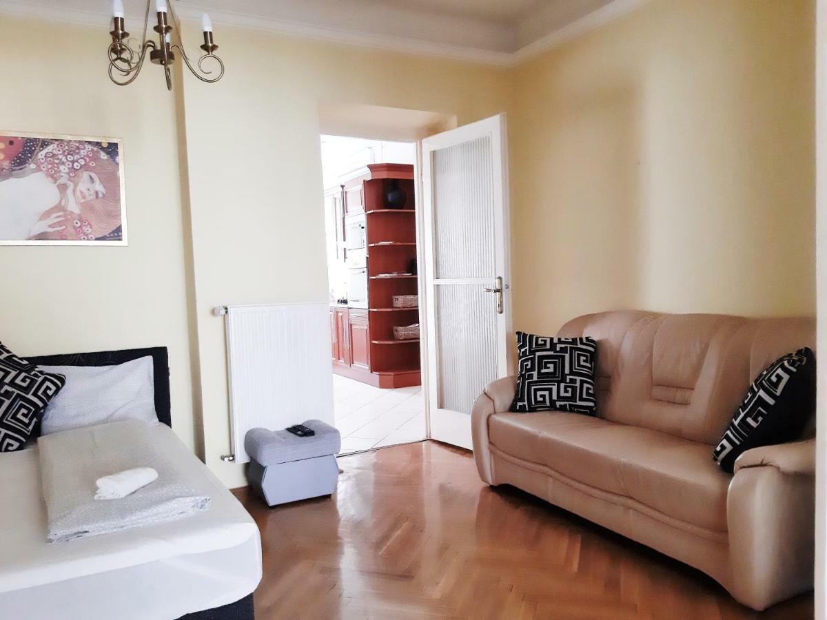 Gold Rose Apartment With 3 Rooms Budapest Bagian luar foto