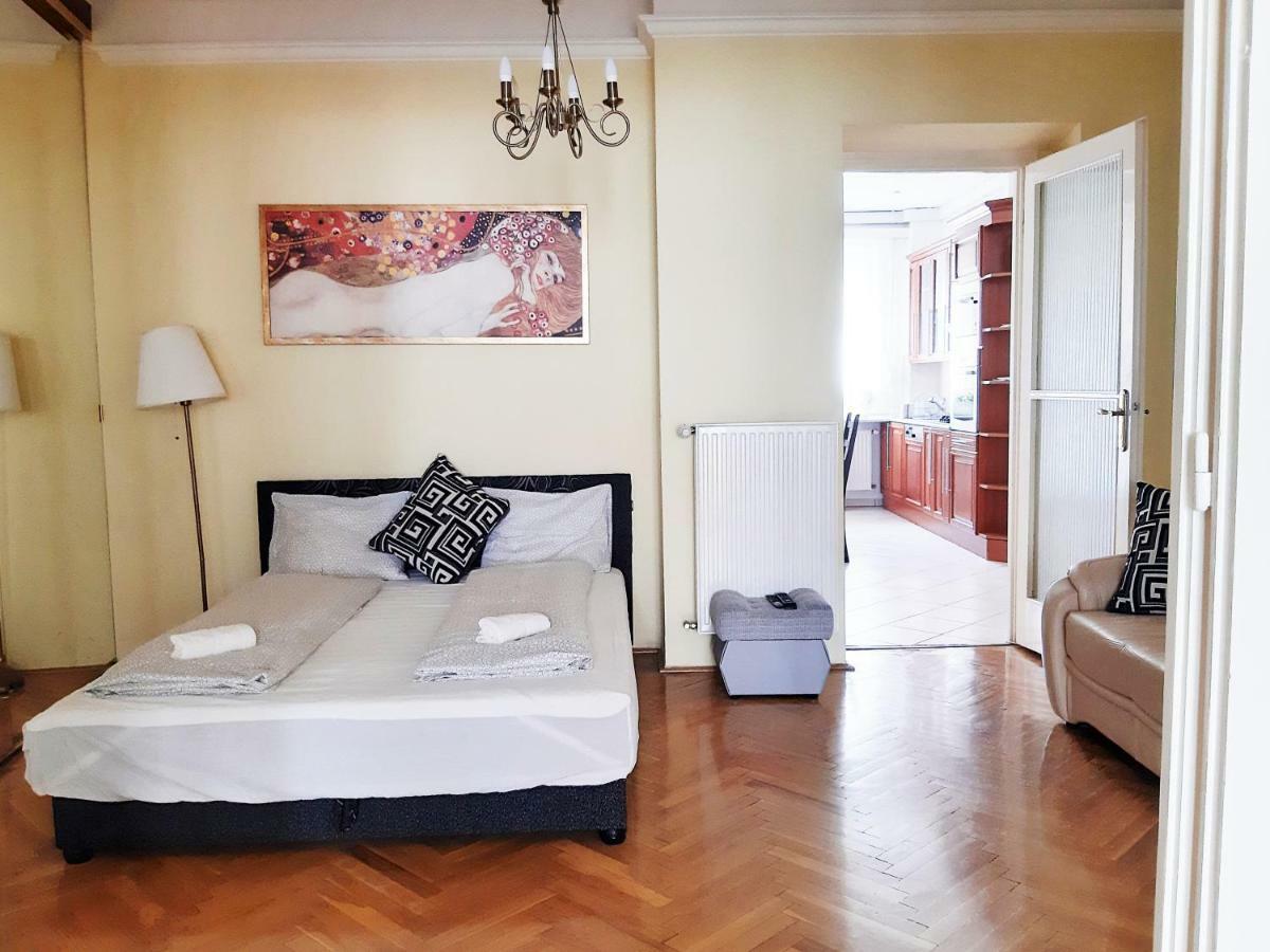 Gold Rose Apartment With 3 Rooms Budapest Bagian luar foto